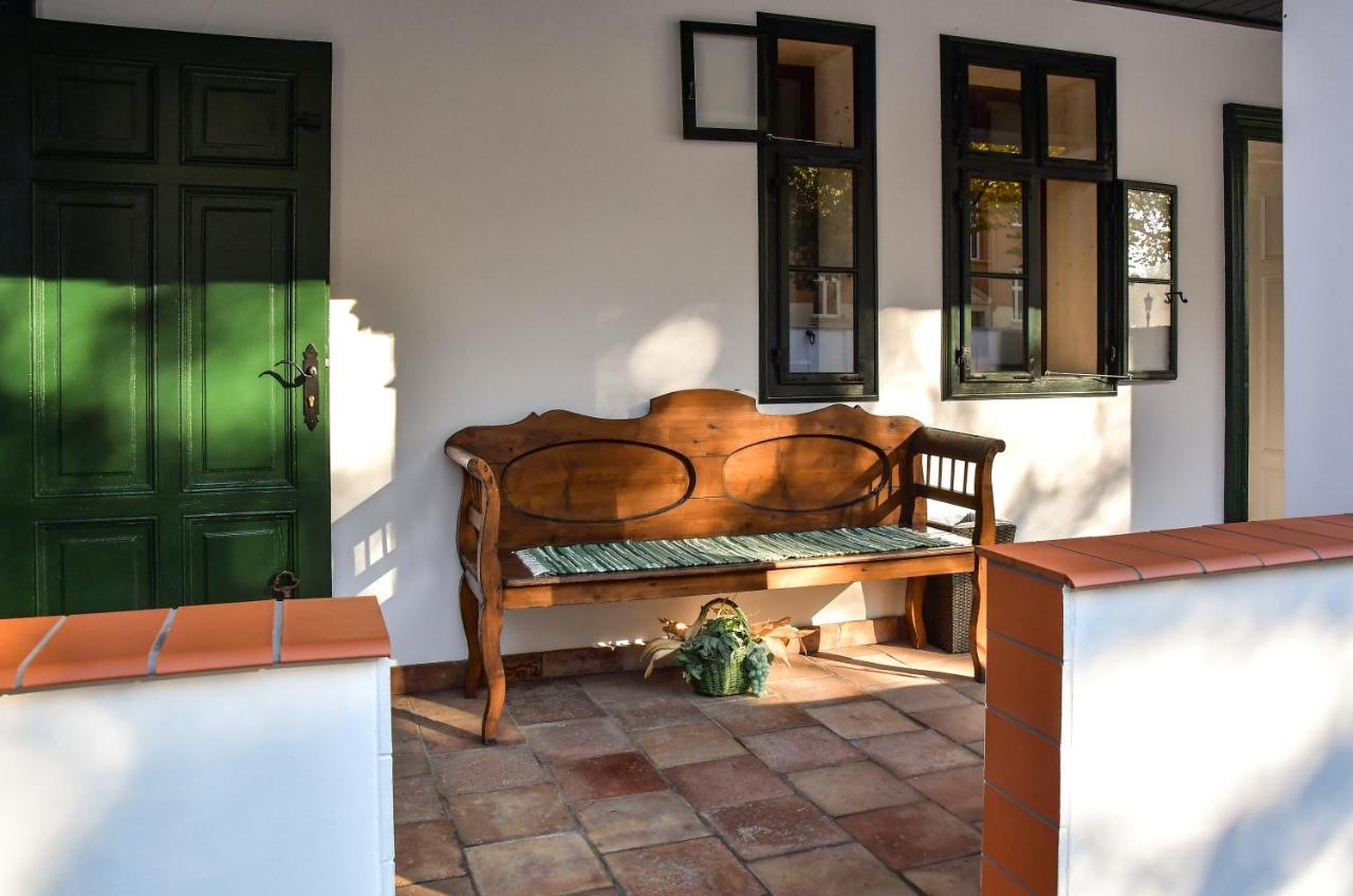 Szin-Es Vendeghaz Bed and Breakfast Szentes Eksteriør billede
