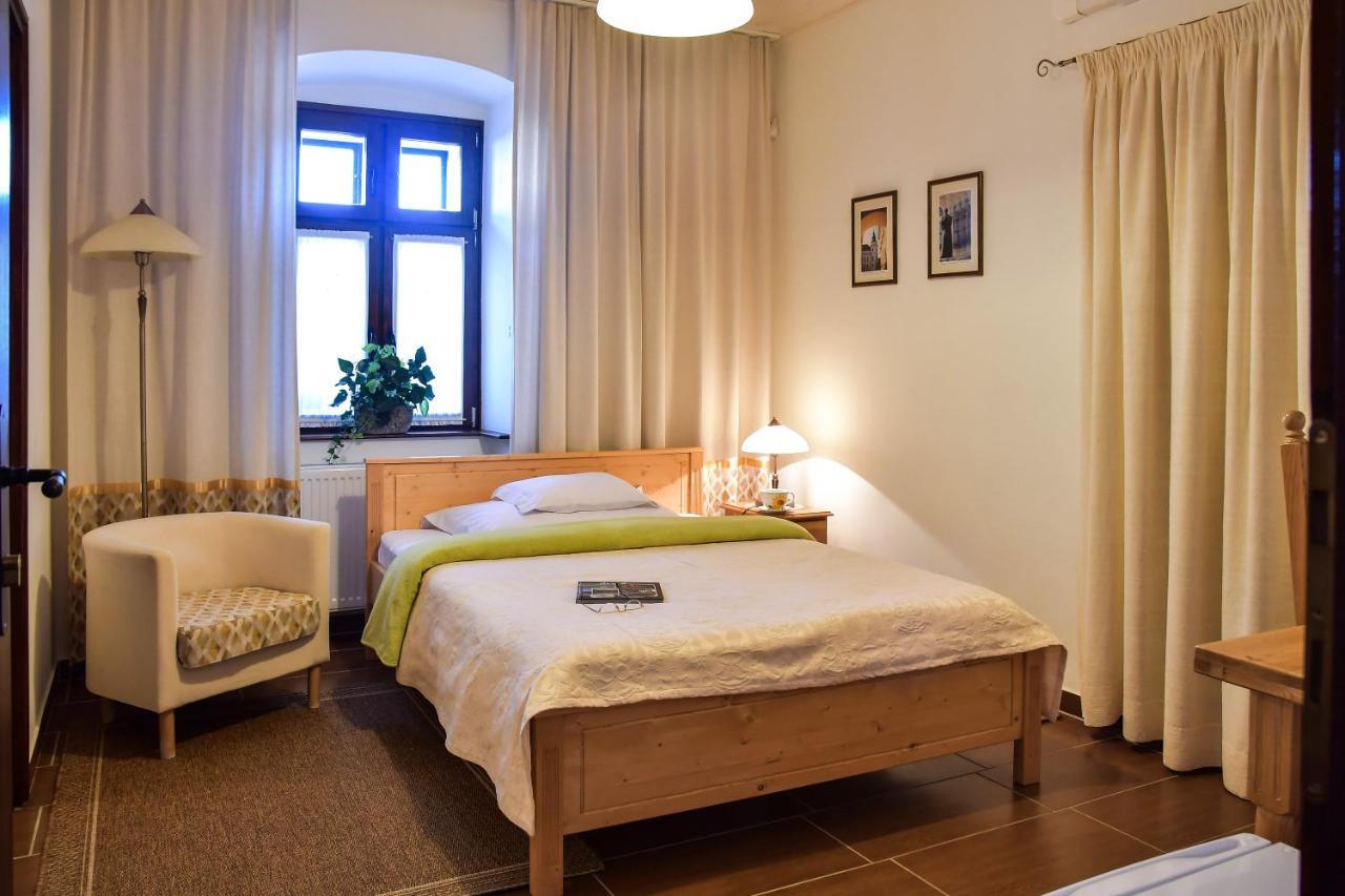Szin-Es Vendeghaz Bed and Breakfast Szentes Eksteriør billede