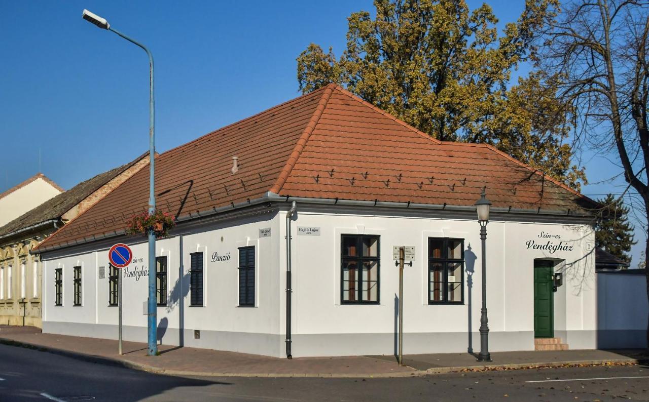 Szin-Es Vendeghaz Bed and Breakfast Szentes Eksteriør billede